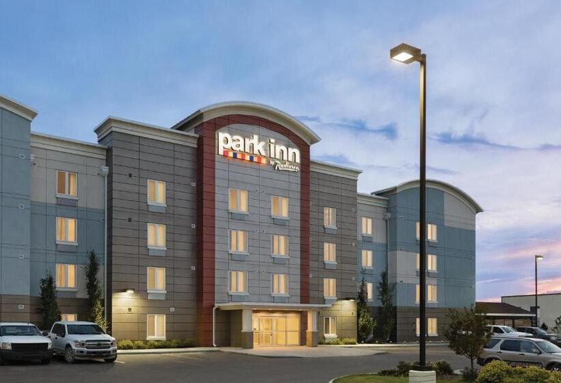 בית מלון כפרי Park Inn By Radisson, Calgary Airport North, Ab