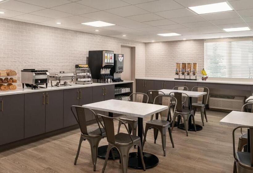 בית מלון כפרי Park Inn By Radisson, Calgary Airport North, Ab