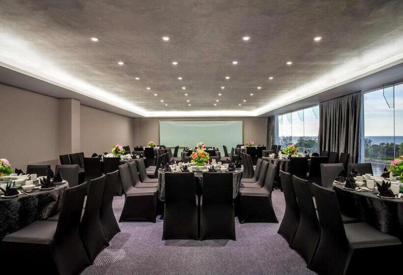 ホテル Pullman Miri Waterfront