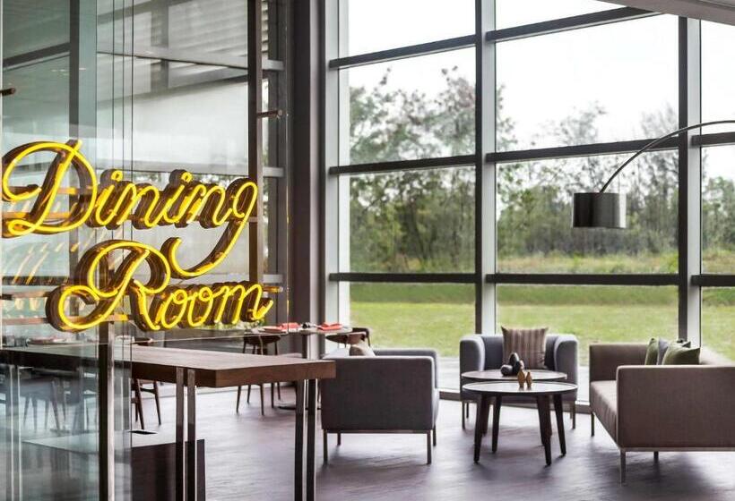 ホテル Pullman Miri Waterfront