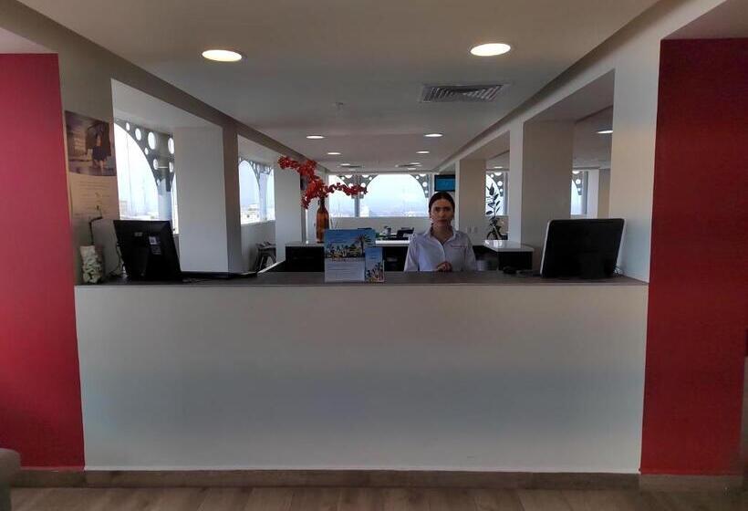 호텔 Ramada By Wyndham Tampico Centro