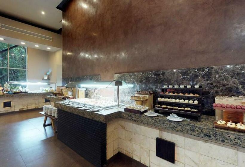 فندق Residences at The Fives