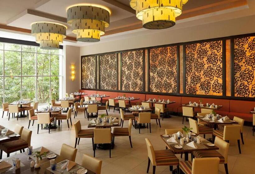 호텔 Residences at The Fives