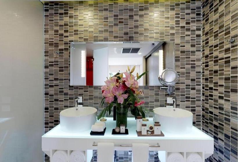 فندق Residences at The Fives