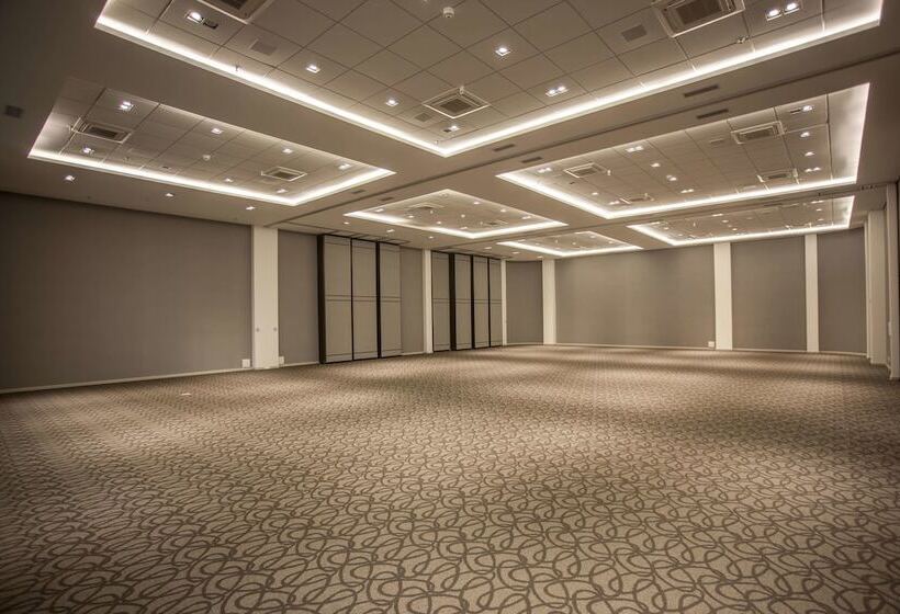 Отель Royal Palm Tower Indaiatuba