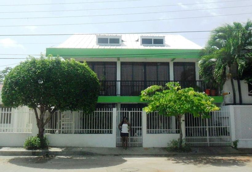 בית מלון כפרי Sheylla's Place