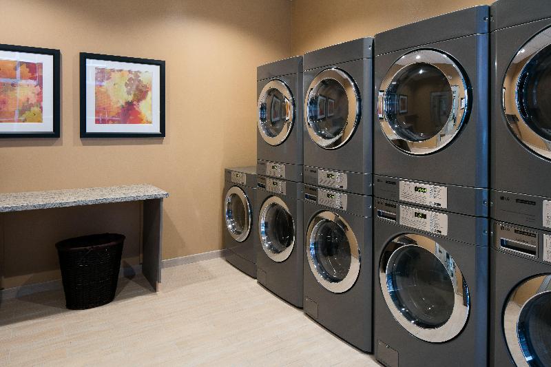 هتل Staybridge Suites Des Moines Downtown, An Ihg