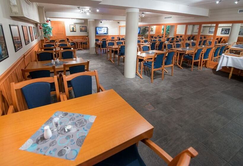 Отель Svartisen