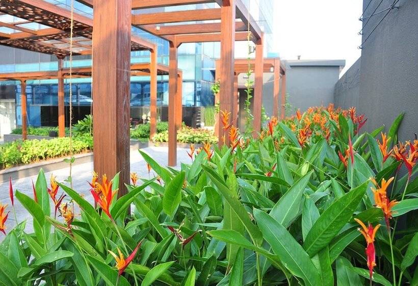 Hotel The Raviz Calicut