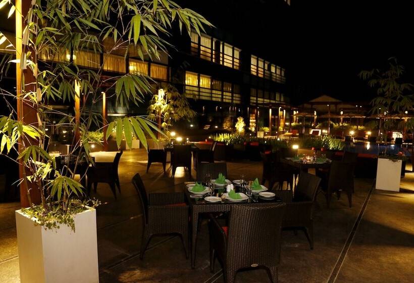 Hotel The Raviz Calicut