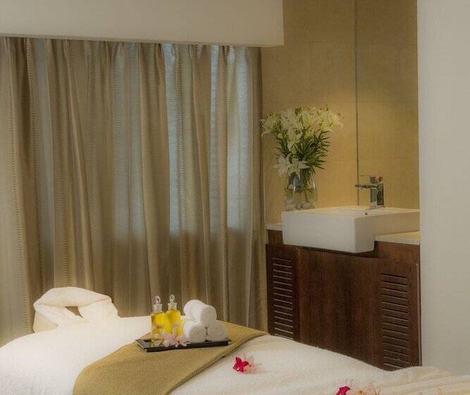 Hotel The Raviz Calicut