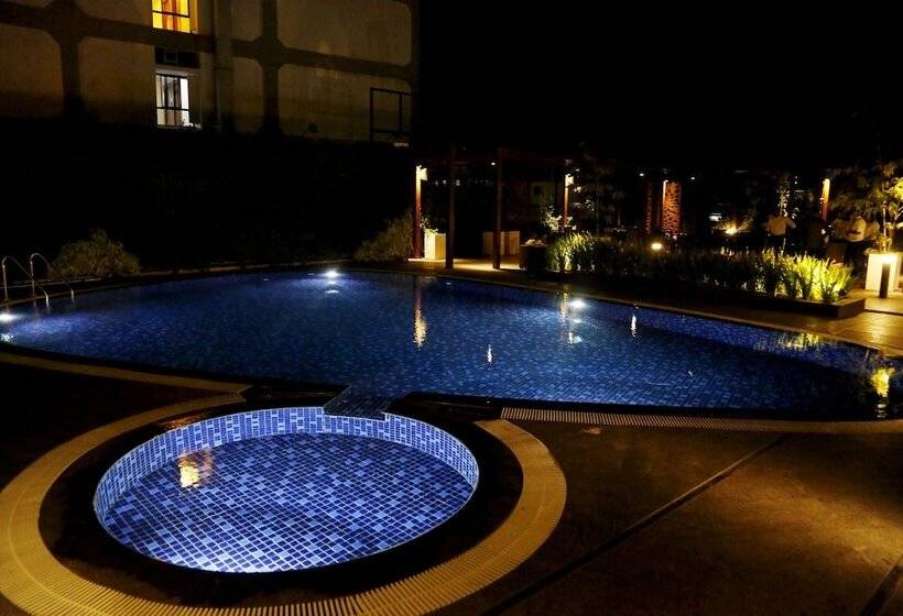 Hotel The Raviz Calicut