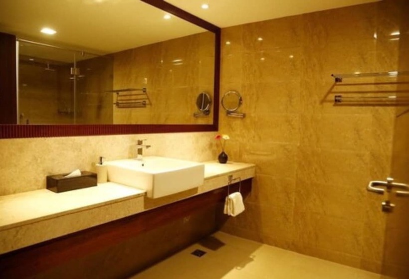 Hotel The Raviz Calicut