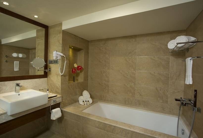 Hotel The Raviz Calicut