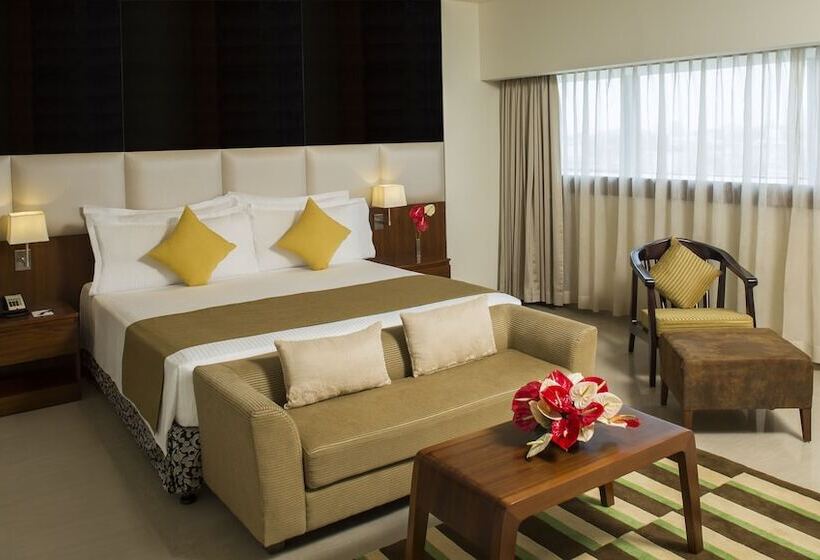 Hotel The Raviz Calicut