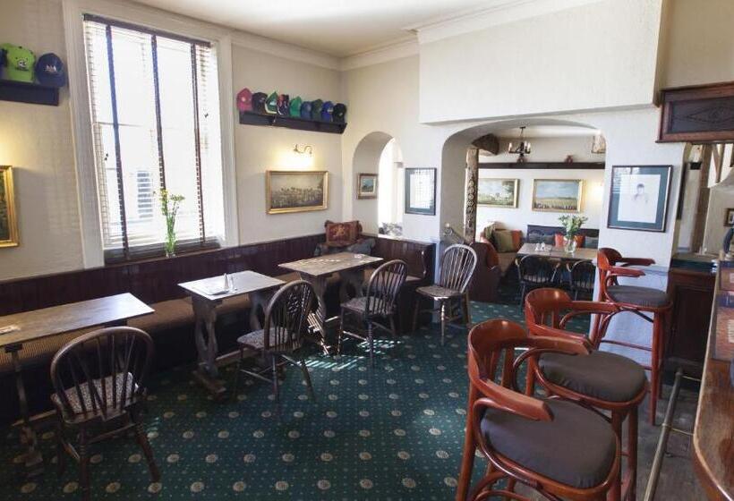 בית מלון כפרי The Talbot Inn