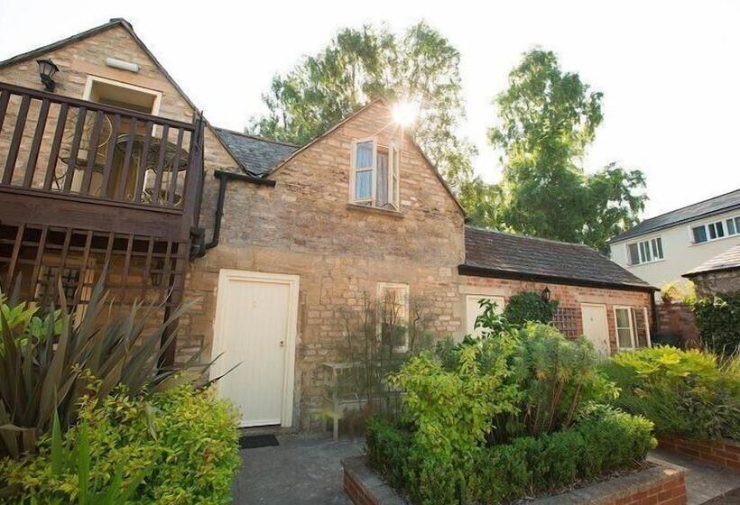 בית מלון כפרי The Talbot Inn