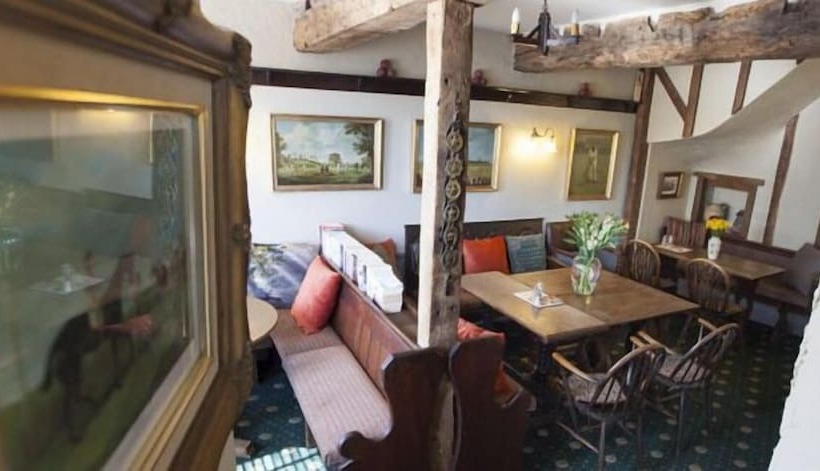 בית מלון כפרי The Talbot Inn