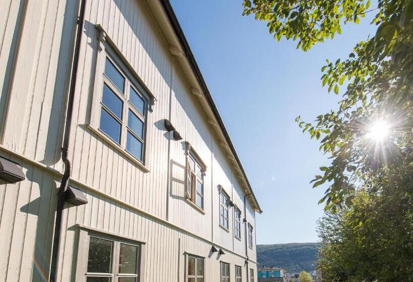 هتل Toranes Overnatting