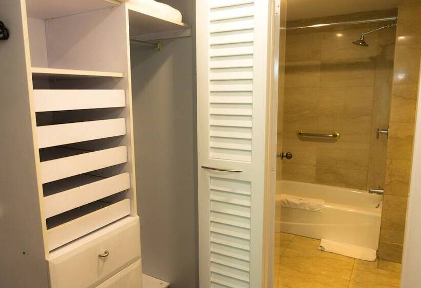 هتل Torres De Suites By Inamazonas