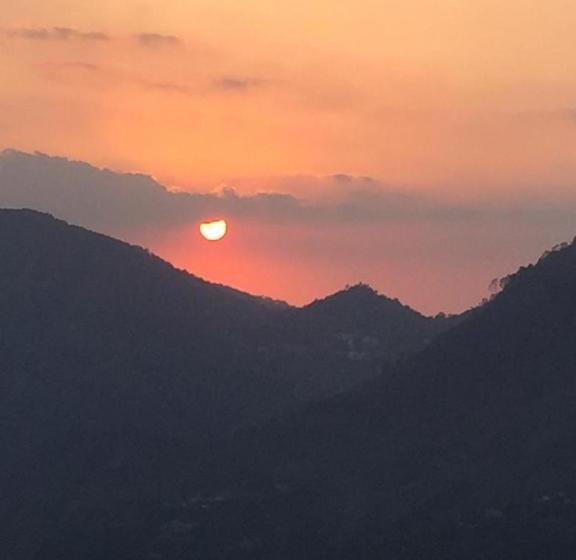 فندق Sweet Sunset Resort Nainital