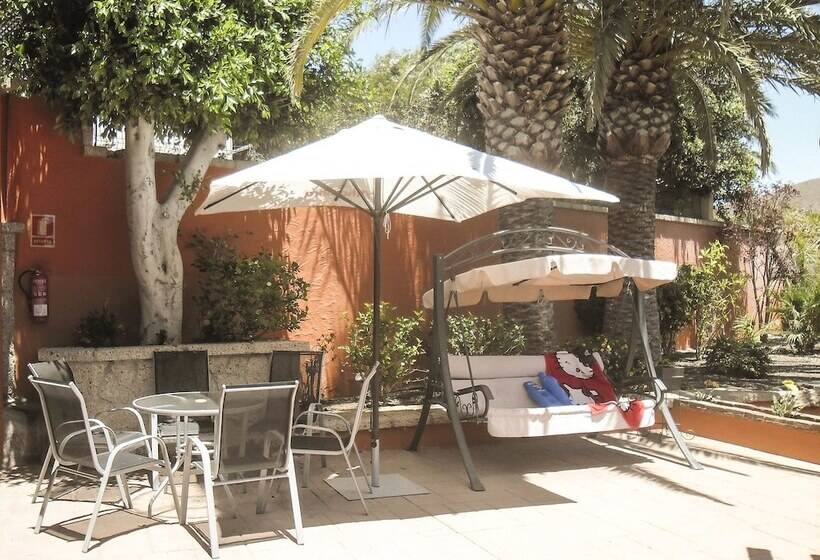 هتل Volcano Beach