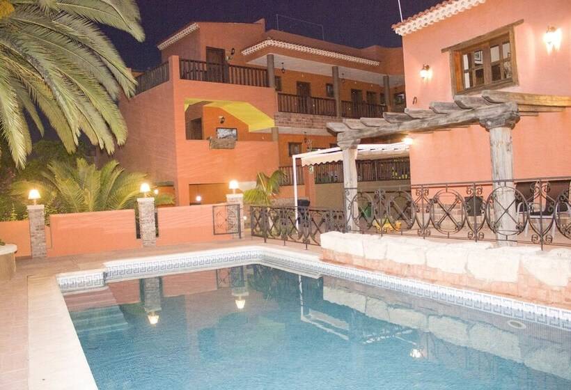 هتل Volcano Beach