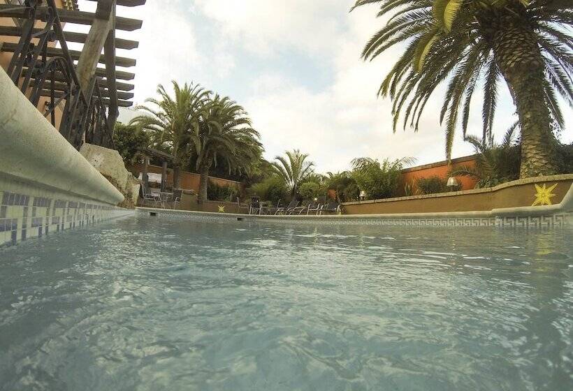 هتل Volcano Beach