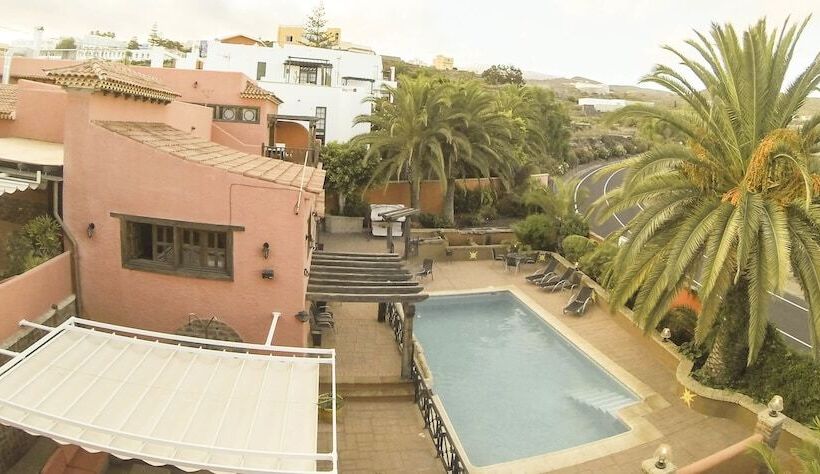 هتل Volcano Beach