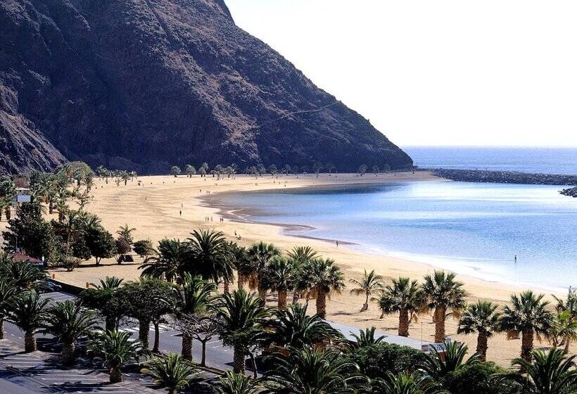 هتل Volcano Beach