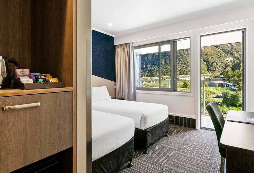 Mt Cook Lodge & Motels