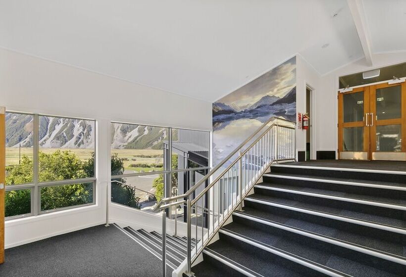 Mt Cook Lodge & Motels