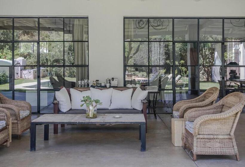 פנסיון The Whyte House