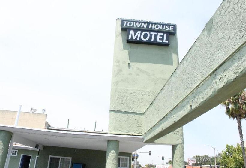 Town House Motel