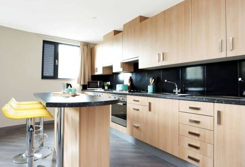 Charming Rooms, Coventry    Hostel