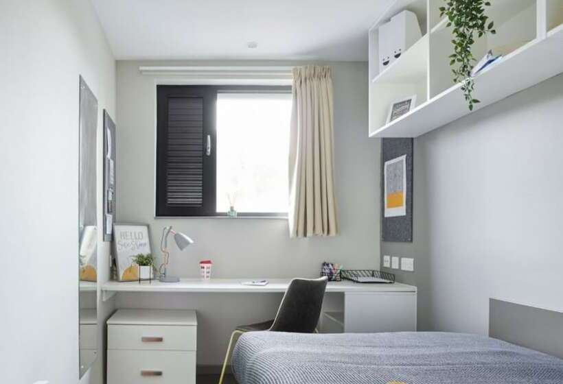 Charming Rooms, Coventry    Hostel