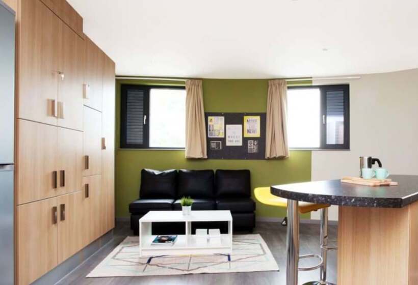 Charming Rooms, Coventry    Hostel