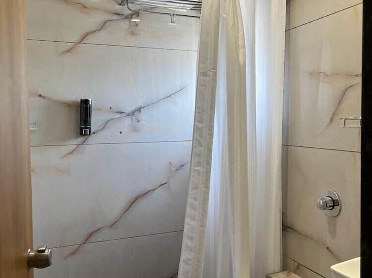 Click Hotel Tulsi