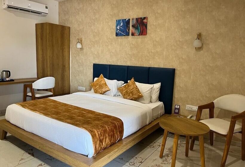 Click Hotel Tulsi