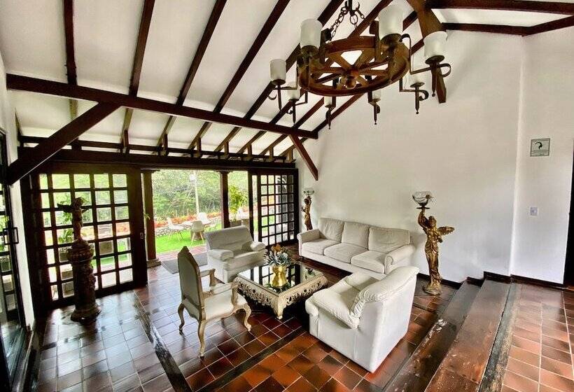 호텔 Babilla House