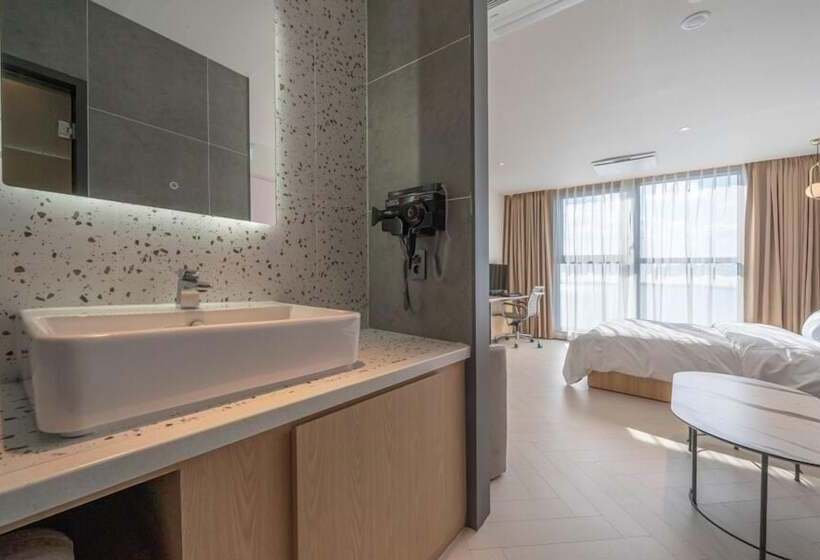 Hotel Brown Dot Geobuksum