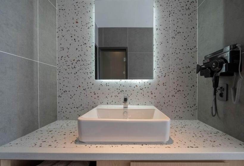 Hotel Brown Dot Geobuksum