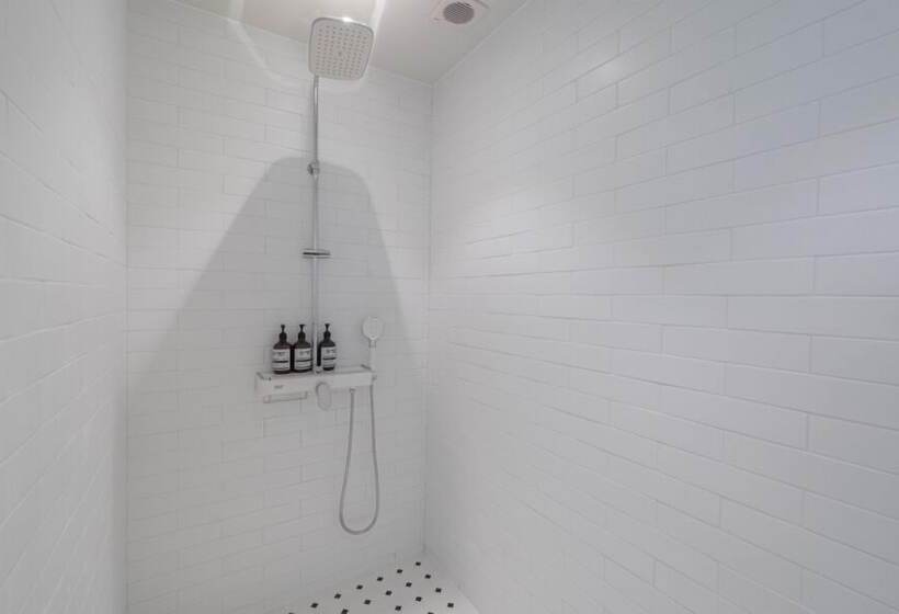 Hotel Brown Dot Geobuksum