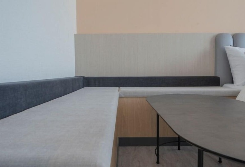 Hotel Brown Dot Geobuksum