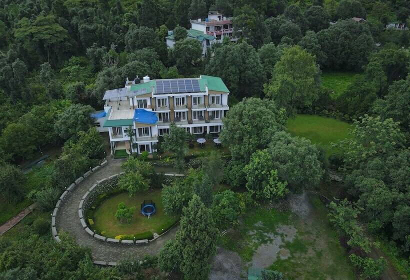 בית מלון כפרי Chirping Hills Resort,bhimtal