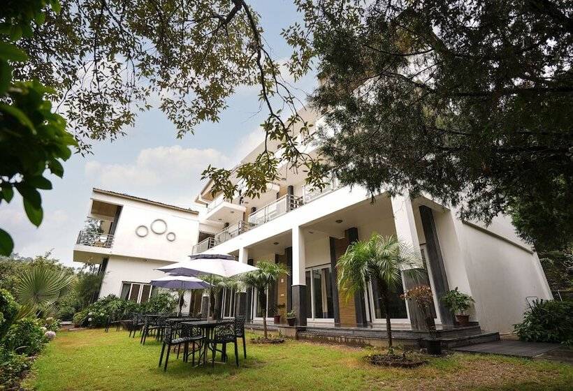 בית מלון כפרי Chirping Hills Resort,bhimtal