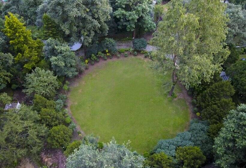 בית מלון כפרי Chirping Hills Resort,bhimtal