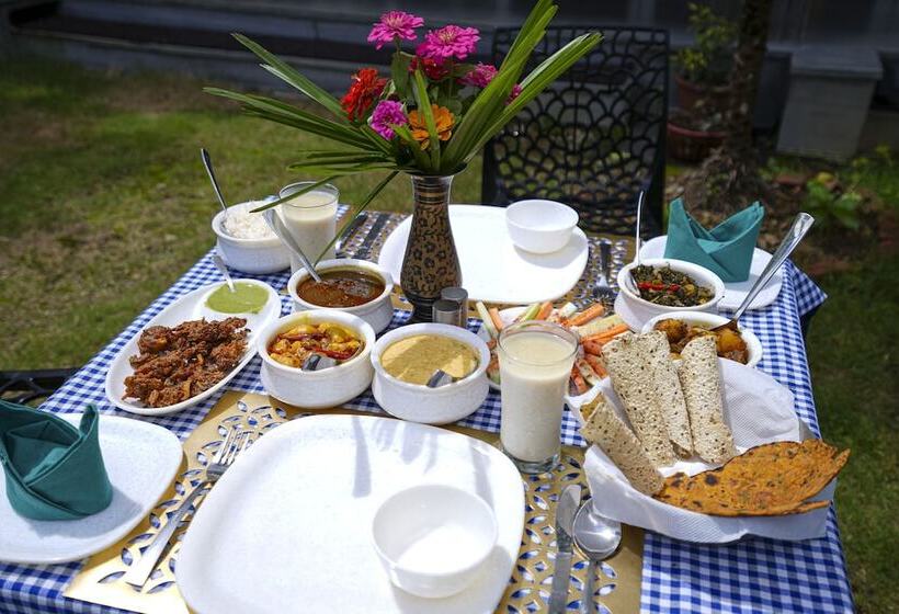 בית מלון כפרי Chirping Hills Resort,bhimtal