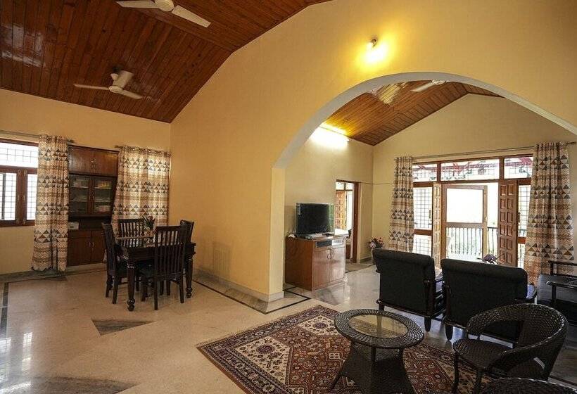 בית מלון כפרי Chirping Hills Resort,bhimtal