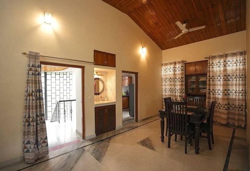 בית מלון כפרי Chirping Hills Resort,bhimtal